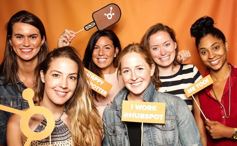 6 female employees happily working at HubSpot